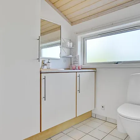 Сasa de vacaciones 2 Bedroom Nice In Vaeggerlose