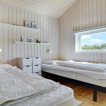 Сasa de vacaciones 2 Bedroom Nice In Vaeggerlose Bøtø By