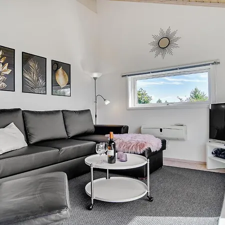 Сasa de vacaciones 2 Bedroom Nice In Vaeggerlose