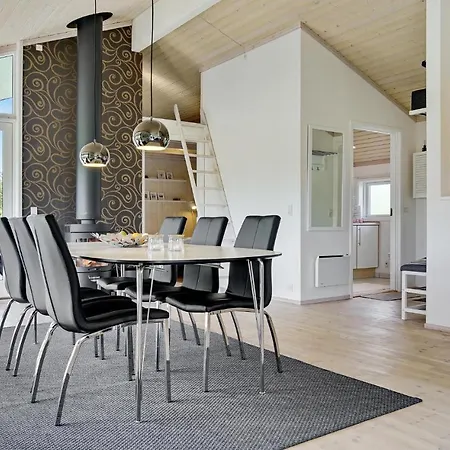 2 Bedroom Nice In Vaeggerlose Сasa de vacaciones