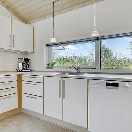 2 Bedroom Nice In Vaeggerlose Сasa de vacaciones *